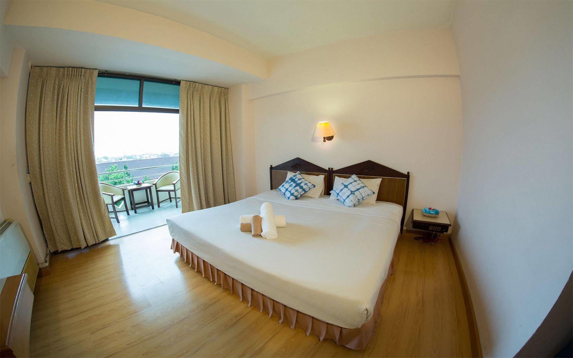 Phrae Nakara Hotel Exterior photo